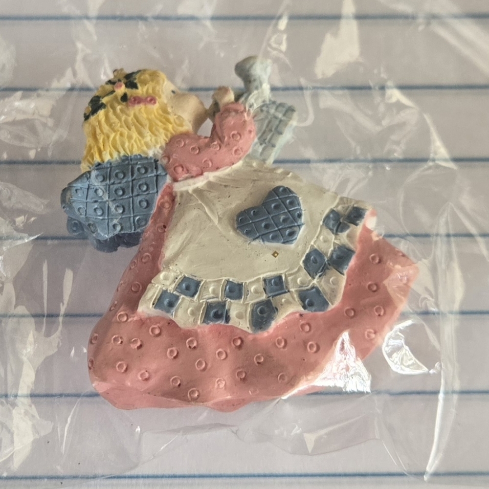 Vintage Resin Mouse Brooch Pin | Country Cottagecore Folk Art Figurine Jewelry
